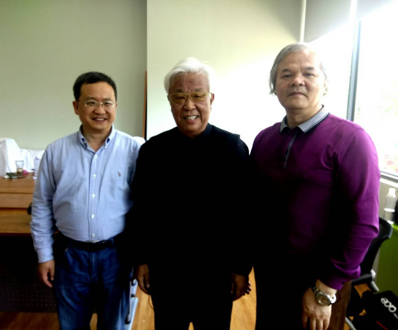 【中國美術家書法家藝術網快訊】著名畫家、上海美術家協會副主席兼秘書長陳琪老師昨天來到上海植物園牡丹園，名家示范現場